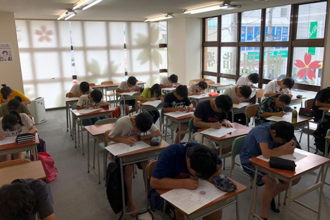 自習だけで来る中学生のコースはどうだ?